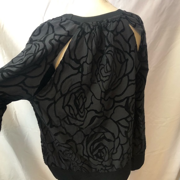 Fabletics Lola black rose top sweatshirt - Picture 6 of 11